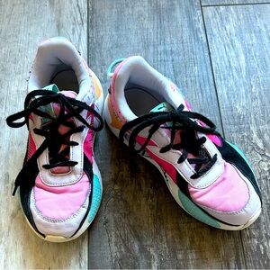 Girl’s size US 2.5 PUMA RS-X running sneakers-pink/hotpink/black/lightblue/white